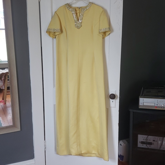 Lemon yellow maxi evening gown with rhinestones - Picture 1 of 4